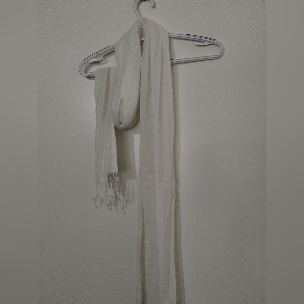 Source Unknown Cream Scarf